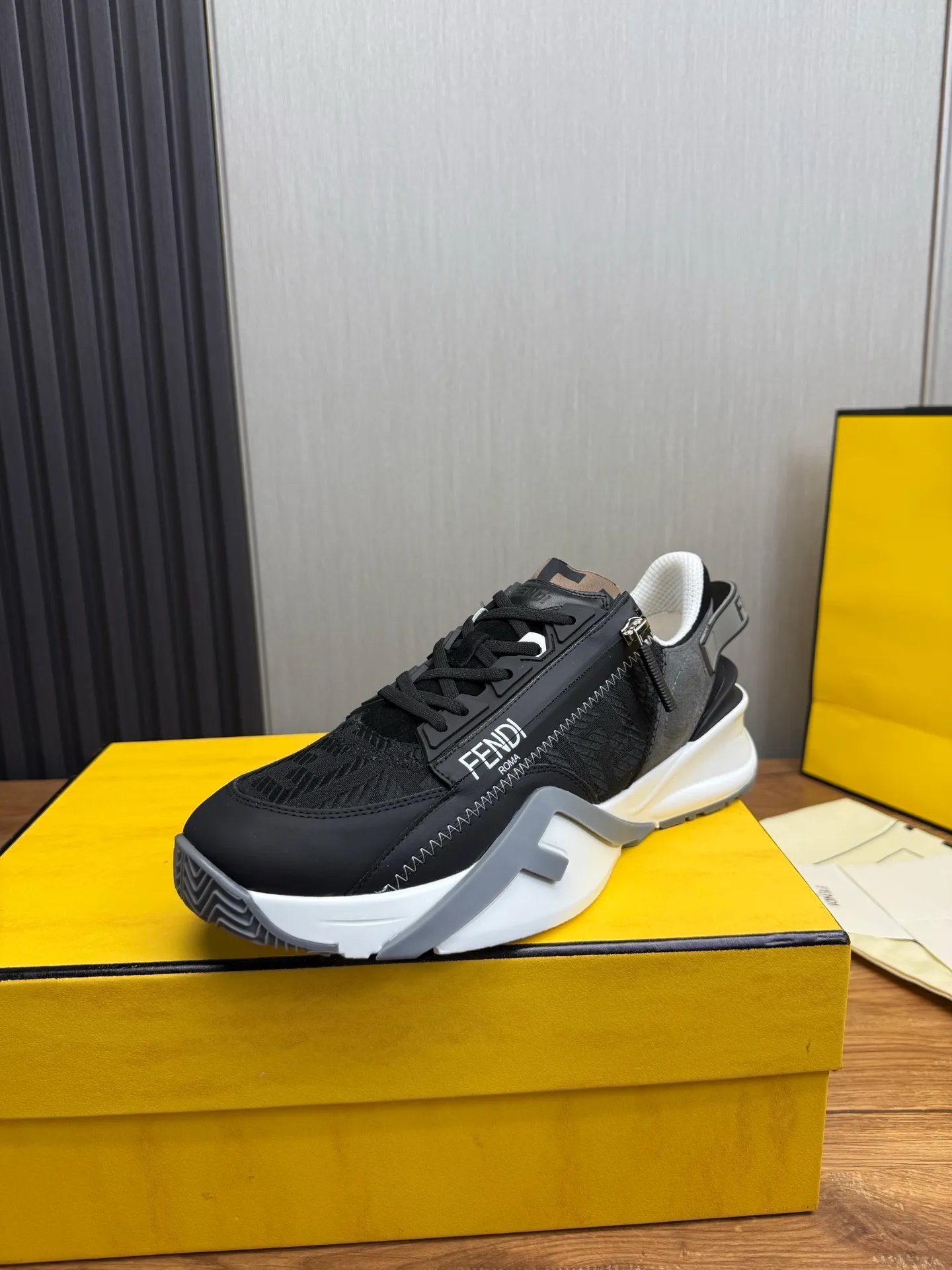 Men's shoes 💰540💰 Fendi [Fendi] hot style is on the market 🔥Fashionable casual men's shoes 🔱 Made of original brand fly knit fabric. Original cowhide + breathable mesh lining + sheepskin feet, perfect shape, top quality, you deserve it 🔜Original rubber outsole, ultra-light, non-slip and wear-resistant 👣 Standard size 38-44